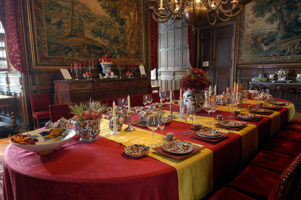 décor de faïence de Gien au château du Lude