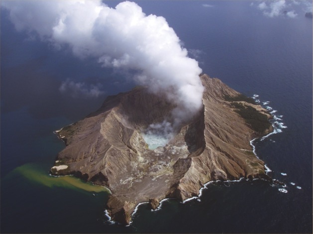 58.Volcan White Island